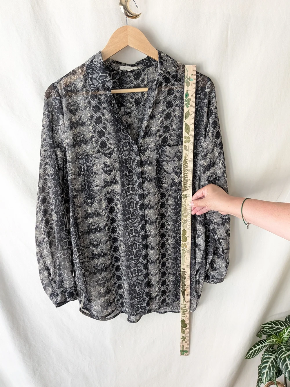 Pleione lightweight sheer